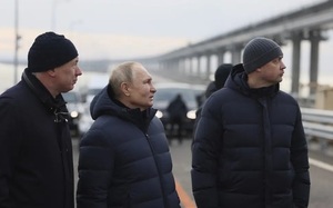 Putin cruza a Crimea sobre un puente reparado tras ataque