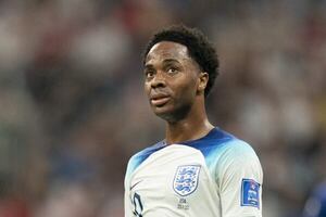 Raheem Sterling deja a Inglaterra por millonario robo a su familia - C9N