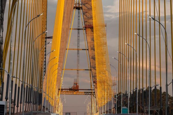 Puente de la Integración: se realizan los primeros ensayos al sistema lumínico - El Trueno