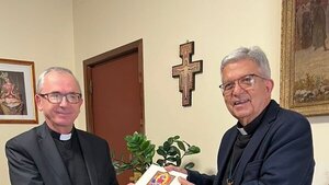 Cardenal visita dicasterio que examina causa de Chiquitunga en Roma