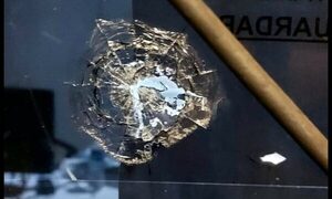 Bala perdida en el Hospital Nacional casi impactó contra funcionario