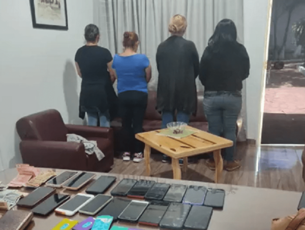 Detienen a cuatro supuestas descuidistas en Caacupé y recuperan 21 celulares · Radio Monumental 1080 AM