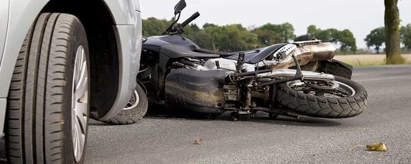 Una persona murió y dos resultaron heridos en accidente de tránsito