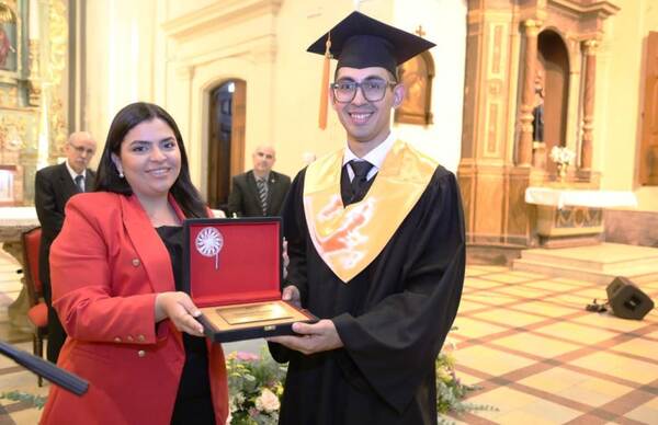 Bruno Caballero, mejor egresado de Derecho y Notariado de la Católica •