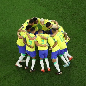 Goleada y clasificación de Brasil a cuartos de final - trece