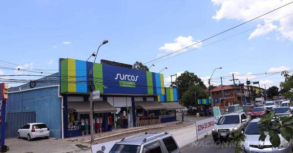 La Nación / Asaltan y toman rehenes en tienda de ropas de Asunción