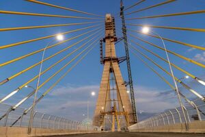 Realizan primeros ensayos del sistema lumínico del Puente de la Integración - La Clave