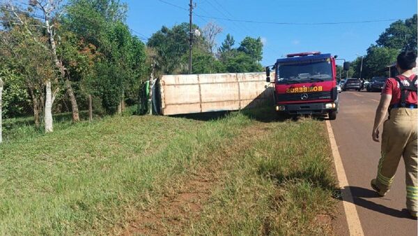 Minibús vuelca y 4 pasajeros quedan heridos en Alto Paraná