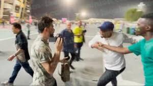 Samuel Eto'o agrede con una patada salvaje a un 'youtuber' en Qatar