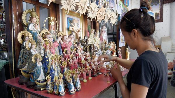 Comercio religioso: Con la esperanza renovada junto a la Virgen