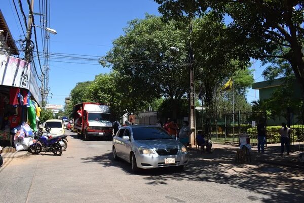 Plantean cepo para inadaptados que estacionan frente al Hospital de Luque - Nacionales - ABC Color