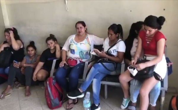 Diario HOY | Limpiadoras de IPS nuevamente denuncian despidos injustificados y falta de pago