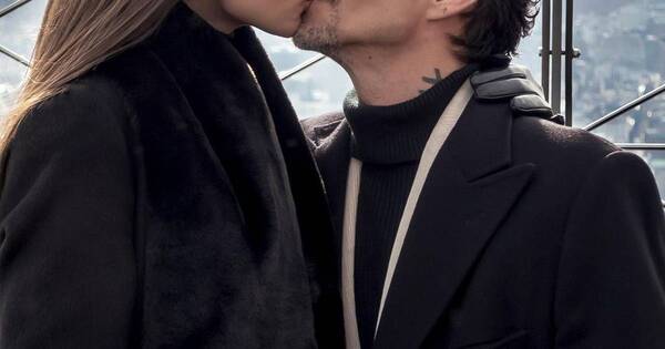 La Nación / Nadia Ferreira y Marc Anthony a los besos en el Empire State