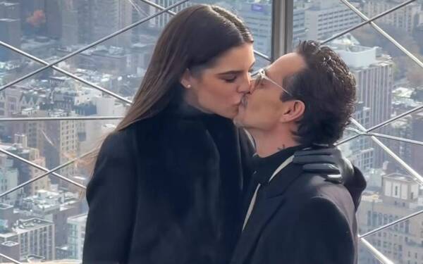 [VIDEO] Nadia Ferreira y Marc Anthony a los besos en un rascacielos de Nueva York
