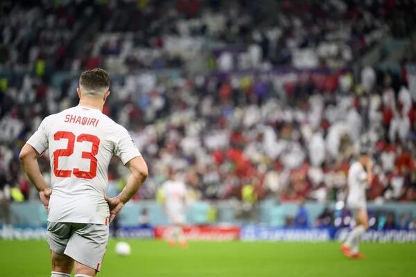 Shaqiri: “En nombre del equipo, pido disculpas a los aficionados” - Fútbol Internacional - ABC Color