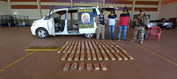 SENAD capturó a dos personas que transportaban drogas en una furgoneta