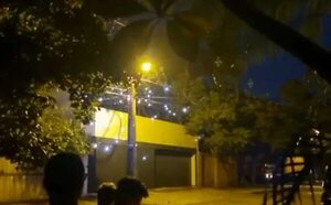 Transformador se incendia en Villa Aurelia y ANDE ignora gravedad de reclamo - Nacionales - ABC Color