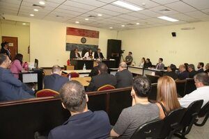 Condenan a los exministros de la Senad Francisco De Vargas y Luis Rojas - Noticiero Cardinal - ABC Color