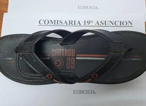 Pilló a ladrón por las zapatillas que robó de su casa  - Policiales - ABC Color