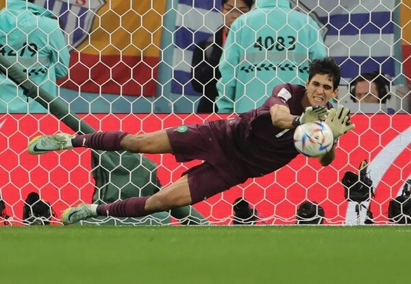 España choca contra Marruecos y Bono, y queda fuera de Qatar 2022 - Fútbol Internacional - ABC Color