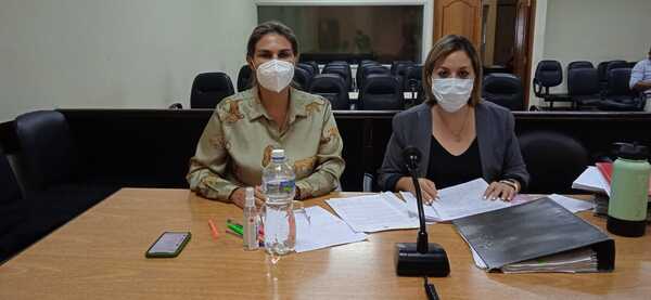 Fiscal pide condenas entre 16 y 3 años de cárcel para policías que supuestamente coimearon y les dieron cobertura a narcos - PDS RADIO