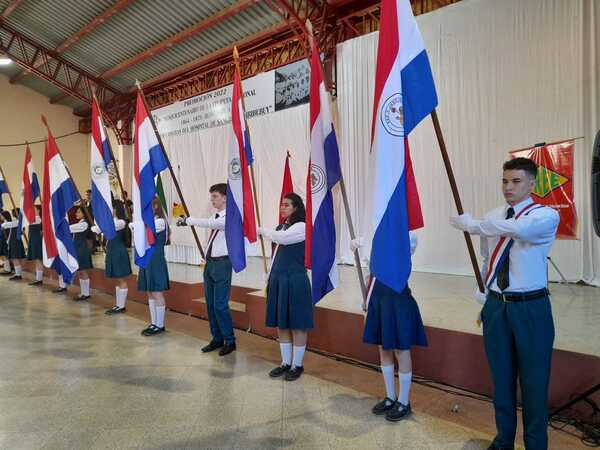 Egresan más de 500 estudiantes del Centro Regional de Encarnación