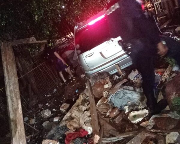  Borracho choca contra vivienda