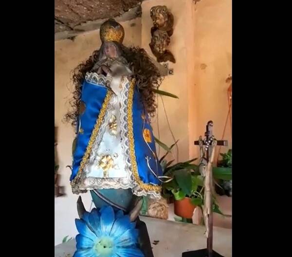 [VIDEO] La virgen sobrevivió a un incendio: "Aquí todos lo ven como una señal"