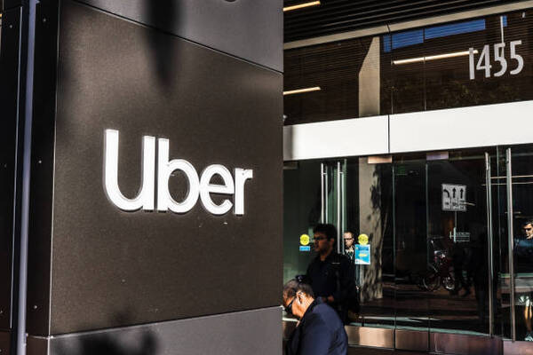 Australia multa con 14 millones de dólares a Uber por dar información falsa - Revista PLUS
