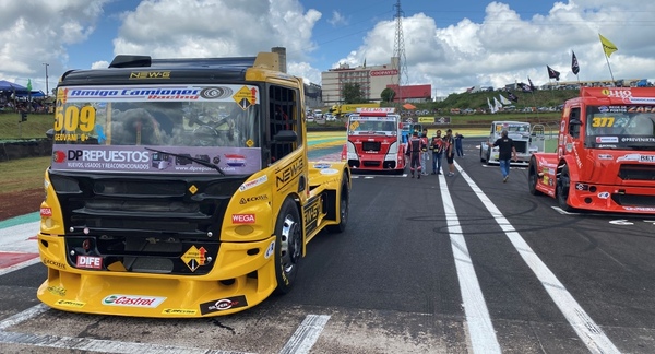 Histórico podio del primer camión de carreras de Paraguay en Brasil