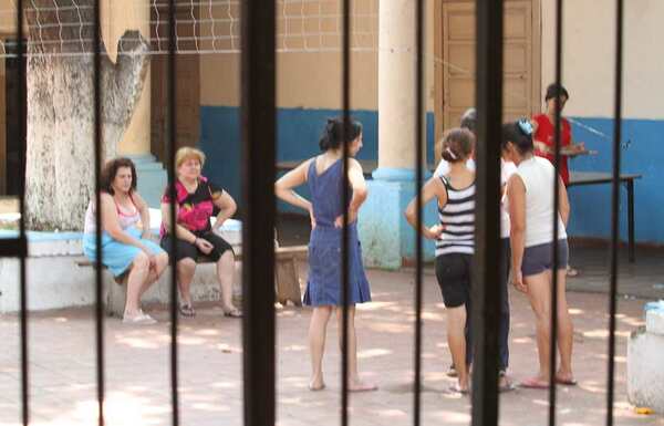 Una reclusa denuncia extorsión de dirigente penitenciario