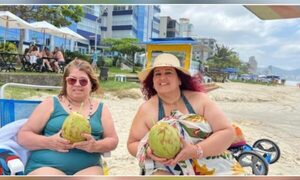 Iván Torres en la playa con sus hijos, su madre y su suegra: “Fueron claves para mí”