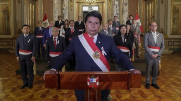 El presidente de Perú disolvió el Congreso y declaró un "Gobierno de excepción"