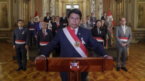 El presidente de Perú disolvió el Congreso y declaró un "Gobierno de excepción"