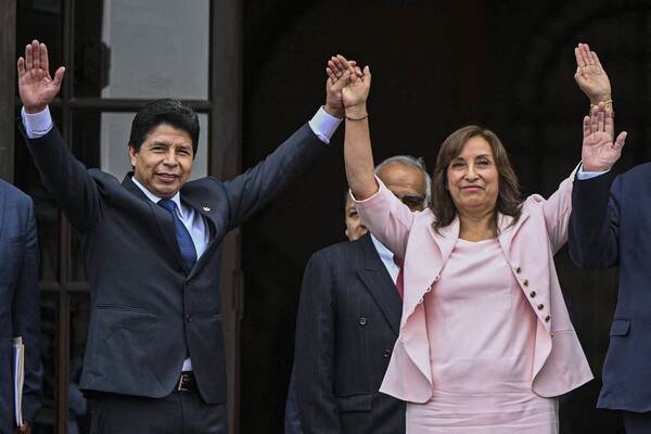 Congreso de Perú destituye al presidente Pedro Castillo y asumirá Dina Boluarte