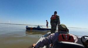 Cachan a dos curepas pescando tranqui hacia el lado paraguayo en plena veda