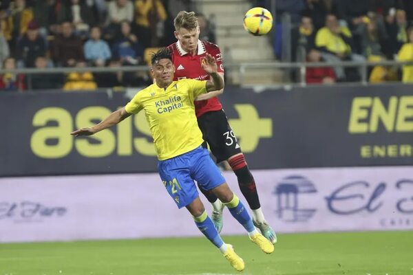 Con Santiago Arzamendia de titular, el Cádiz venció al Manchester United - Fútbol Internacional - ABC Color