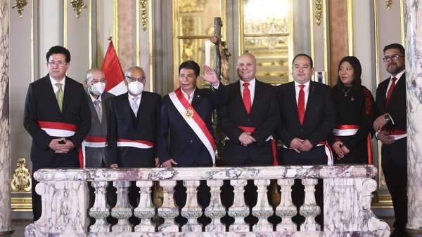 Crisis en Perú: Ministros renuncian a sus cargos y califican de autogolpe lo hecho por Castillo - ADN Digital