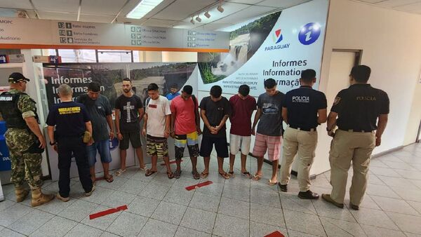 Expulsan del país a 7 brasileños procesados por extorsión