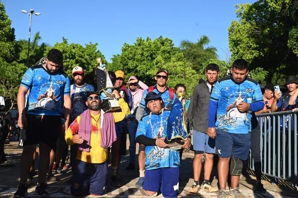 De rodillas: así llegaron muchos y eso impresiona, afirma rector de Basílica de Caacupé - Nacionales - ABC Color