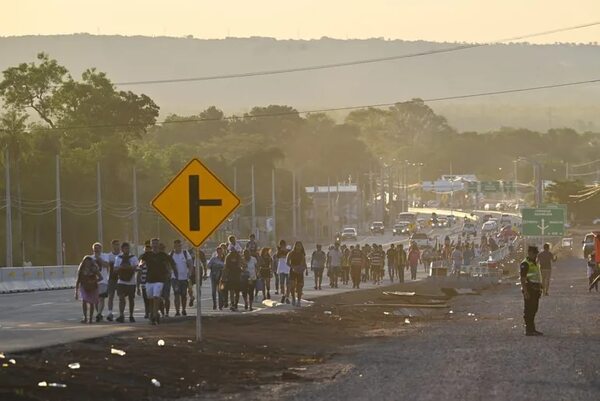 Caacupé: Cierran parcialmente ruta PY02 ante gran afluencia de peregrinos - Nacionales - ABC Color