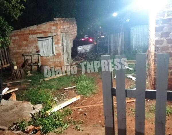 Automovilista alcoholizado atropella una vivienda y ocasiona destrozos – Diario TNPRESS