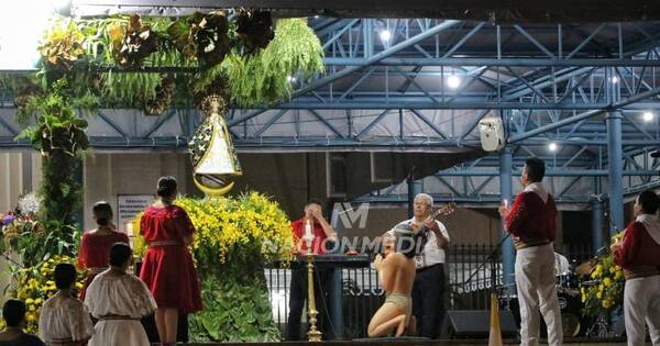 La Nación / Serenata a la Virgen de Caacupé se vivió con mucha fe y emoción