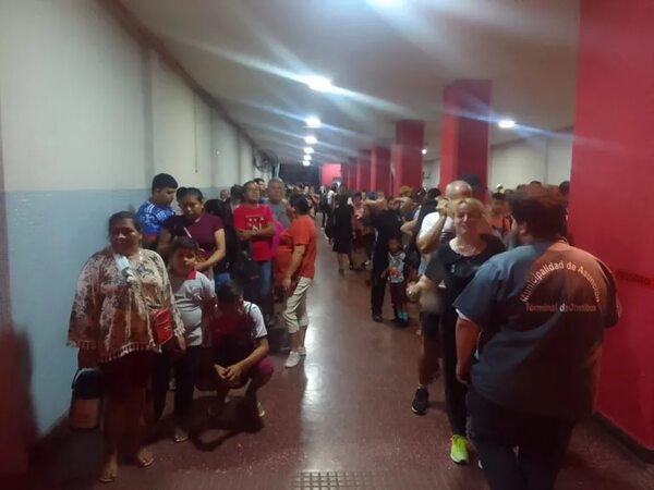 Unas 15.000 personas viajaron a Caacupé desde la Terminal de Ómnibus de Asunción - Nacionales - ABC Color