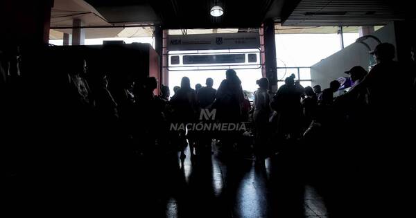 La Nación / Más de 15 mil personas pasaron por la Terminal para ir hasta Caacupé