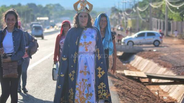 La promesera que fue vestida de Virgen y acaparó la atención del rollete
