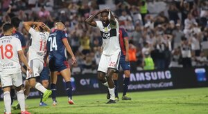 El día en el que Emmanuel Adebayor quiso volver a Olimpia