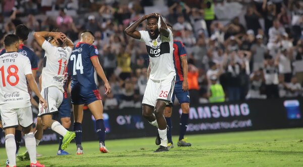 El día en el que Emmanuel Adebayor quiso volver a Olimpia