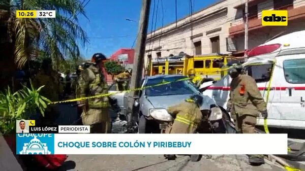 Ambulancia de la Policía protagonizó accidente en el microcentro - ABC Noticias - ABC Color