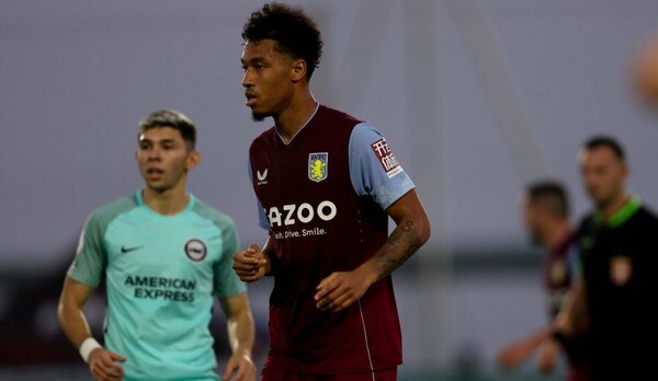 Julio Enciso jugó como titular en el amistoso del Brighton en Dubái